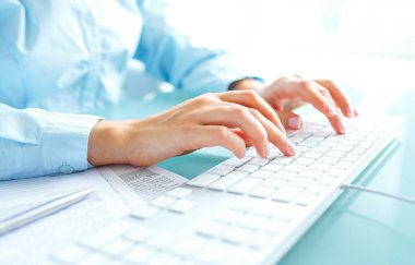 Klavyede yazarak işçisi kadın ofis
