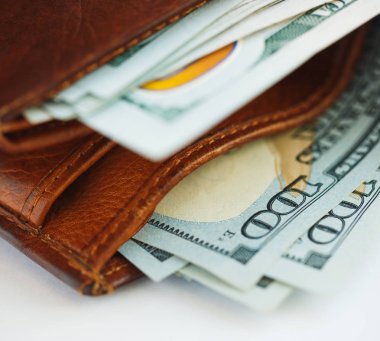 Kahverengi deri cüzdan ABD dolar para ile