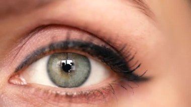 Makro yakın çekim göz yanıp sönen