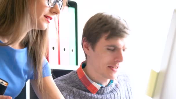 Beautiful young woman and man working from home office — Stock Video