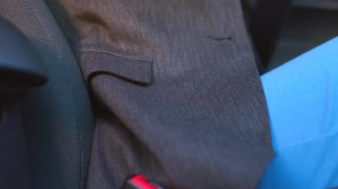 El araba emniyet kemeri sürüş önce araç içinde otururken tespit etmek