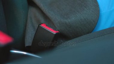 El araba emniyet kemeri sürüş önce araç içinde otururken tespit etmek