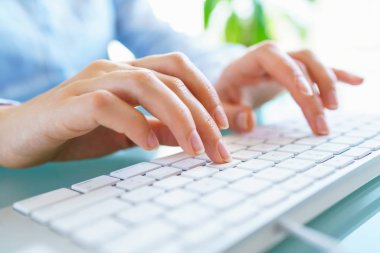 Klavyede yazarak işçisi kadın ofis