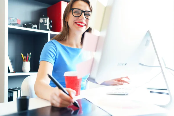 Graphic designer drawing something on graphic tablet at the home — Stock Photo, Image