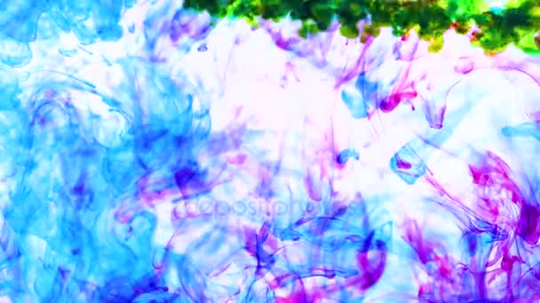 Gota de color bajo el agua creando una manta de seda. Tinta girando bajo el agua — Vídeos de Stock