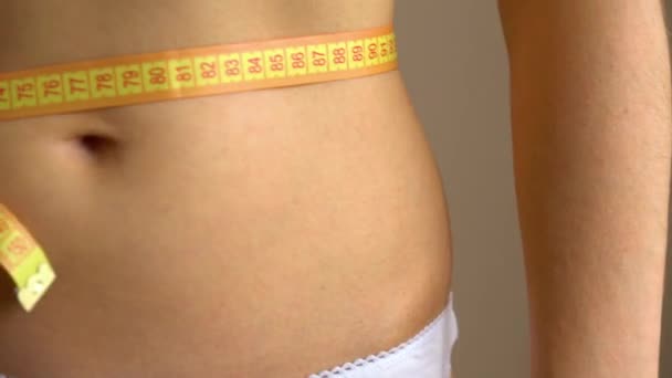 Healthy waist with measuring tape — Stock Video