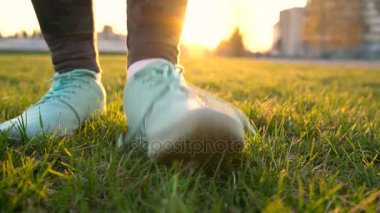 Koşu ayakkabıları - kadın ayakkabı bağcıklarımı bağlama