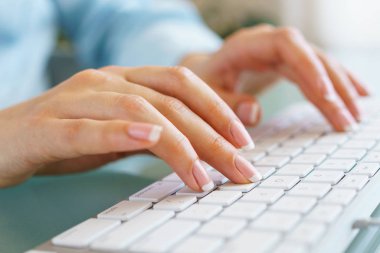 Klavyede yazarak işçisi kadın ofis