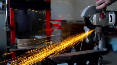 Köşeli taşlama tezgahı metal kesme
