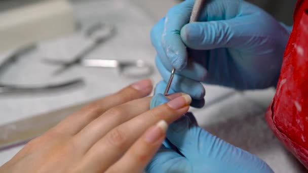Processo de manicure no salão de beleza, close-up — Vídeo de Stock