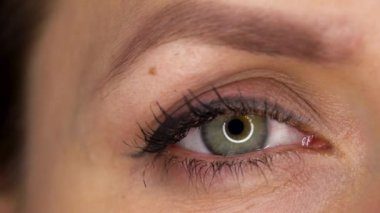 Makro yakın çekim göz yanıp sönen