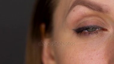 Makro yakın çekim göz yanıp sönen