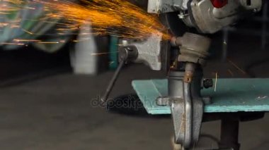 Köşeli taşlama tezgahı metal kesme