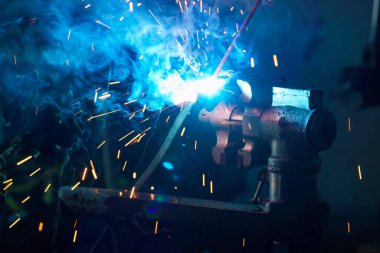 Metal yakın çekim için kaynak işlemi