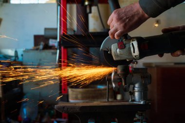 Köşeli taşlama tezgahı metal kesme