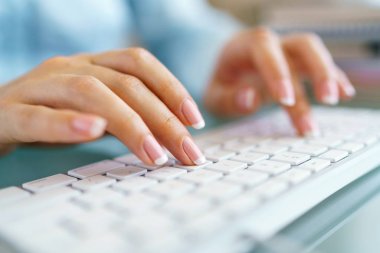 Klavyede yazarak işçisi kadın ofis