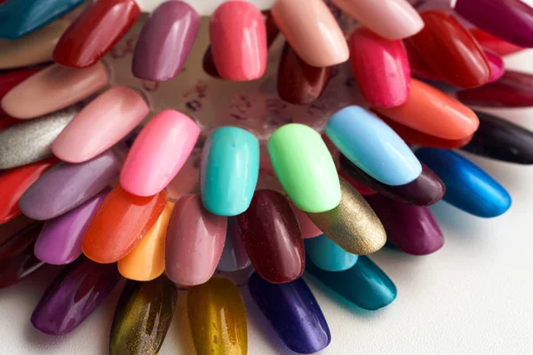 Arrière-plan de différentes palette de vernis à ongles colorés — Photo