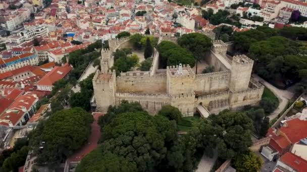 Lissabon van een birds eye view. Kasteel van St. George — Stockvideo