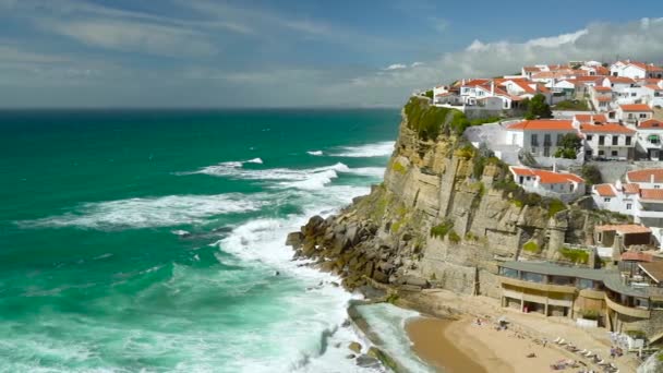 Azenhas do Mar, Sintra, Portugal прибережне місто. — стокове відео