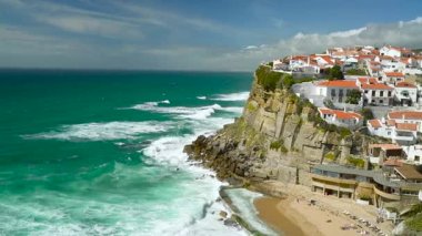 Azenhas do Mar, Sintra, Portekiz kıyı kasabası.
