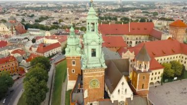 Wawel Kalesi Krakow tarihi merkezi tepelerden görüntülemek