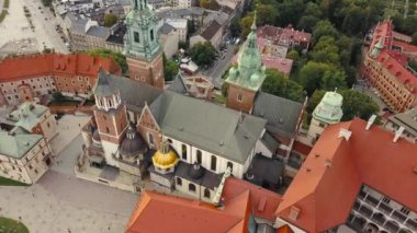 Wawel Kalesi Krakow tarihi merkezi tepelerden görüntülemek