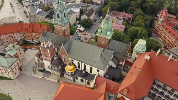 Вид з висот Вавельського замку в історичному центрі Кракова — стокове відео