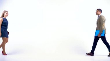 İki iş ortakları birbirine studio karşılama el sallamak