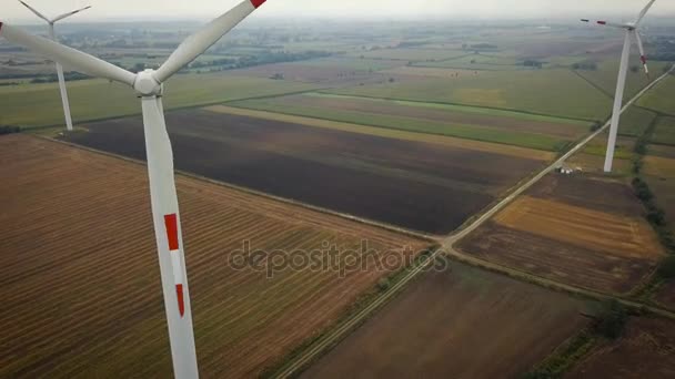 Letecký pohled na energetické výroby větrných turbín, Polsko — Stock video