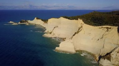 Cape Drastis Yunanistan Corfu Island hava video. Güzel sahil Korfu Adası. Güzel deniz manzara.