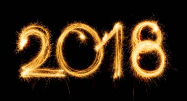 siyah arka plan üzerinde havai fişekleri ile 2018