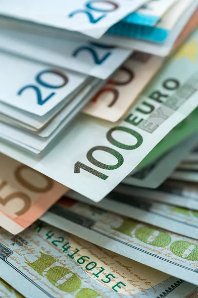 Fondo de billetes en euros y dólares estadounidenses — Foto de Stock