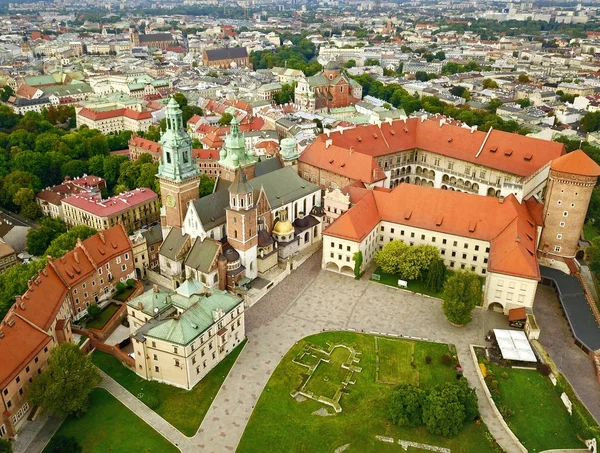 Foto udara dari ketinggian Istana Wawel dalam sejarah ce — Stok Foto