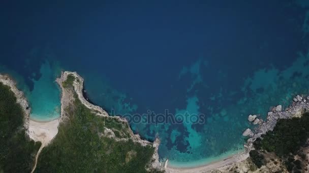 Vol au-dessus du littoral de l'île de Corfou en Grèce 