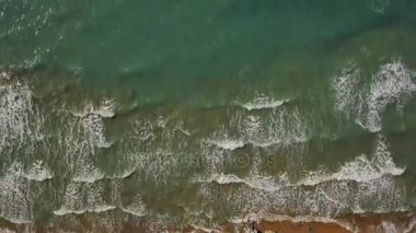 Üstten Görünüm ıssız bir Beach yakınındaki cliff. Yunan İyon Denizi kıyısında