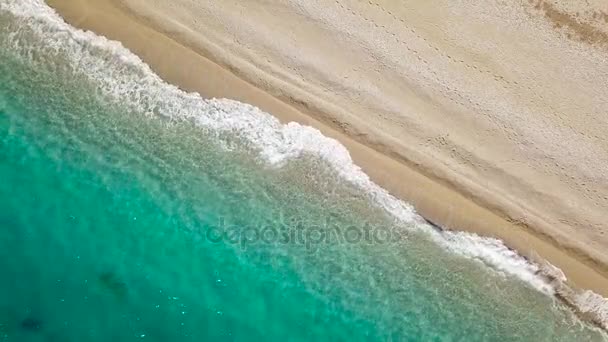 Vista superior de una playa desierta. Costa griega del mar Jónico — Vídeos de Stock