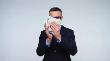 Adam Amerikan Doları ile memnun olduğunu. Ağır çekim