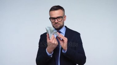 Adam Amerikan Doları ile memnun olduğunu. Ağır çekim