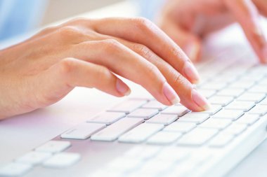 Klavyede yazarak işçisi kadın ofis