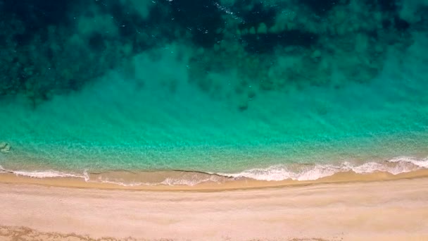 Top view of a deserted beach. Greek coast of the Ionian Sea — Stock Video