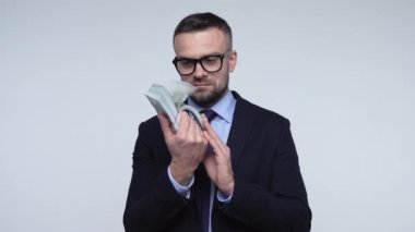 Adam Amerikan Doları ile memnun olduğunu. Ağır çekim