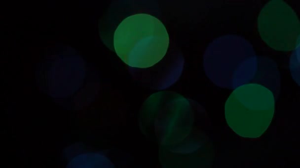 Vánoční strom s barevnými světly bokeh a vánoční... Vánoční a novoroční výzdobu. Blikající věnec. — Stock video
