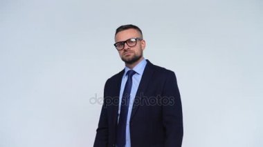 Adam para başka bir kişi alır.