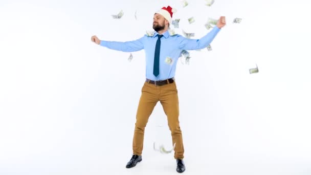 Dollars tombant sur l'homme habillé formellement dans le chapeau du Père Noël — Video