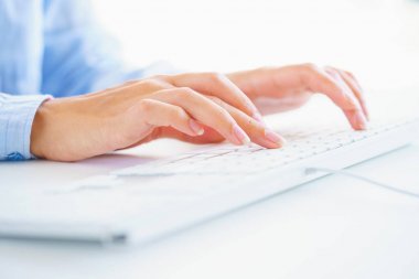 Klavyede yazarak işçisi kadın ofis