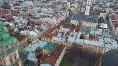 Havadan görünümü Lviv tarihi merkezi. Drone ile çekim