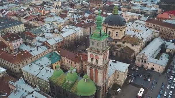 Widok na historyczne centrum Lwowa. Strzelanie z dronów — Wideo stockowe