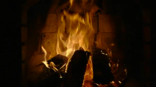 Fire in a fireplace. Slow motion — Stock Video