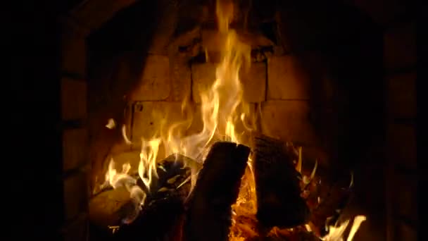 Ogień w kominku — Wideo stockowe