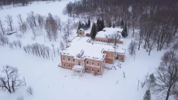 Veduta aerea della vecchia tenuta abbandonata nel paesaggio invernale del deserto — Video Stock